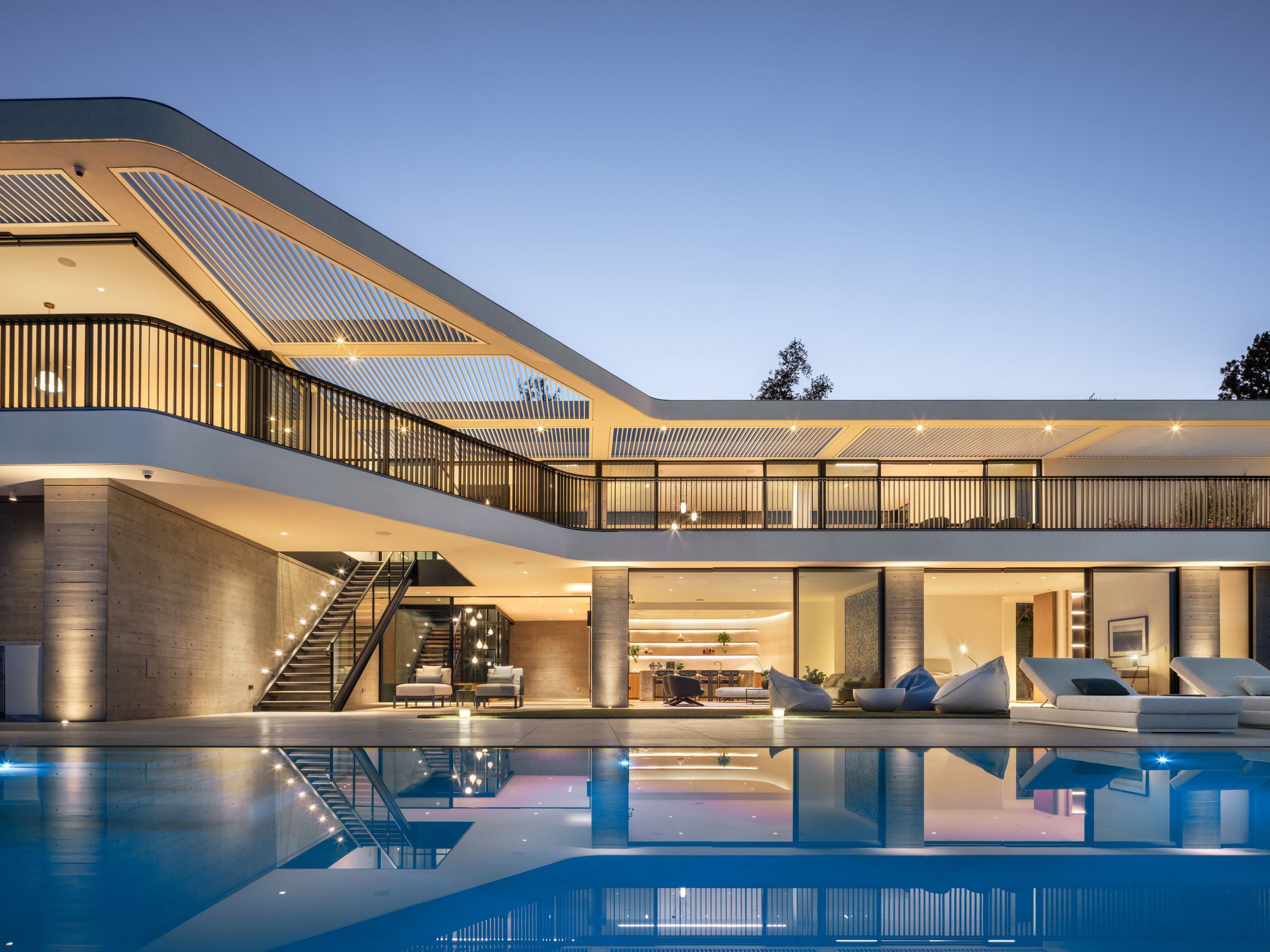 siena-pool-to-house-lights