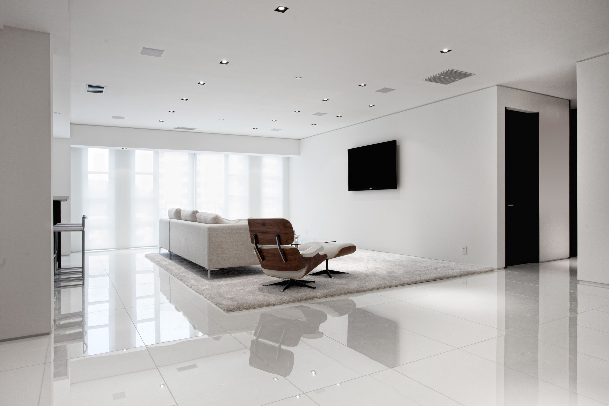 wilshire-living-tv-kef-speakers